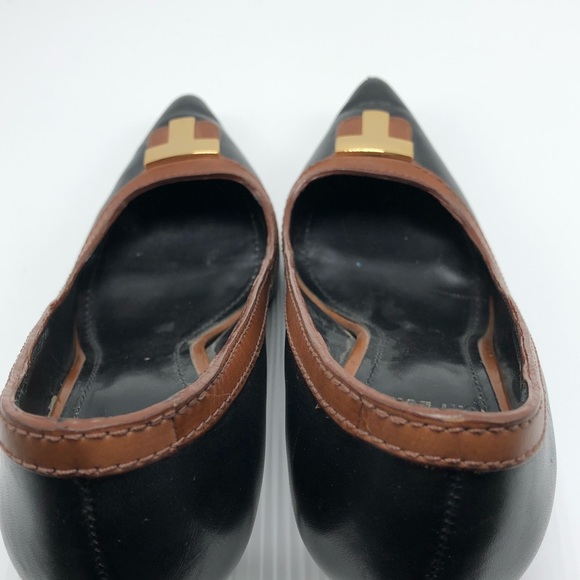 Tory Burch Pump with Gold T detail. - Picture 8 of 8